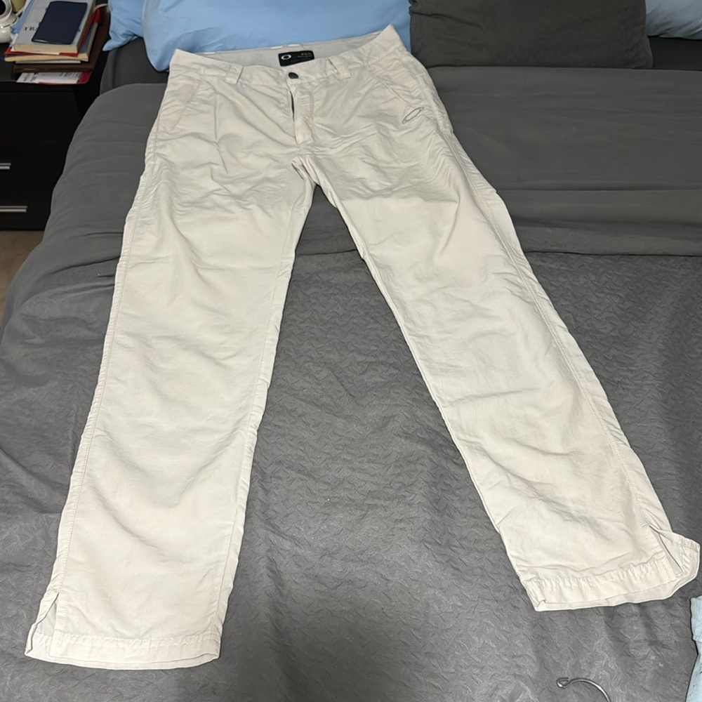 I am selling Oakley White golf or going out pants.